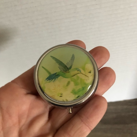 Vtg Hummingbird Pill Organizer - Picture 3 of 6